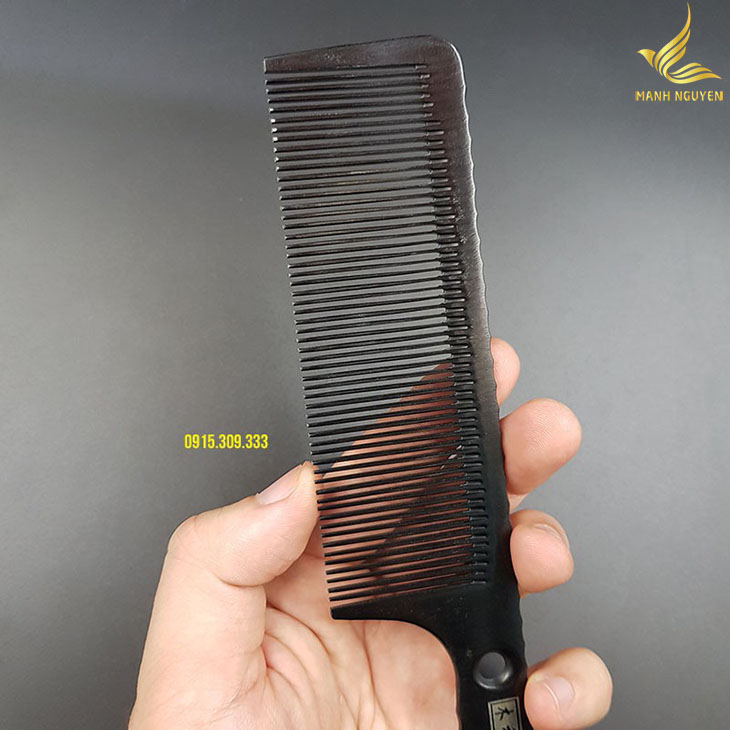 LCT0105 - lược cắt tóc nam đẳng cấp với chất lượng vượt trội. Với kiểu dáng độc đáo và tiện dụng, LCT0105 chắc chắn sẽ là sản phẩm mà bạn không thể bỏ qua. Hãy tìm hiểu thêm về sản phẩm này trên trang web của chúng tôi!